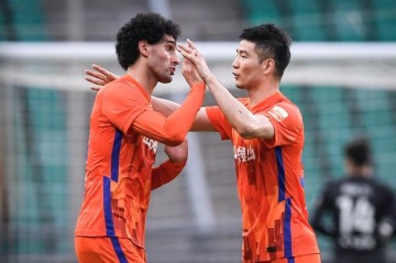 乐鱼官网下载-【中超】费莱尼破门+失点郭田雨头球 山东2比0河南